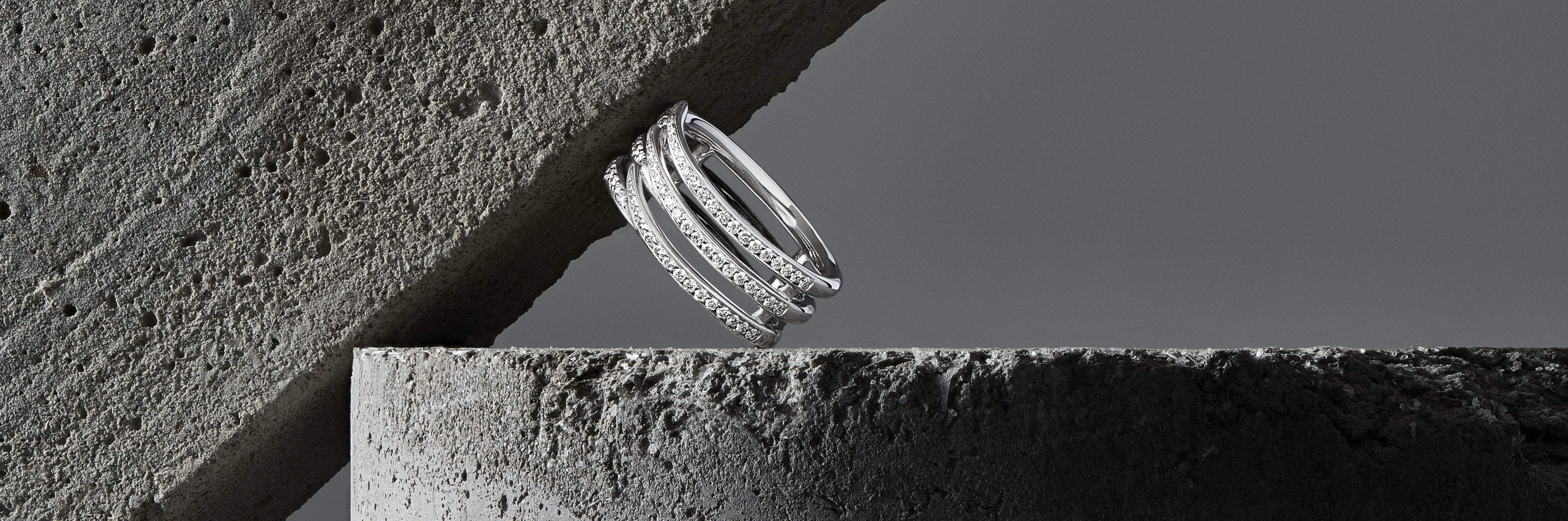 ショーンリーン　クロス付きリング Shaun Leane - Interlocking & Stacking Rings Collection