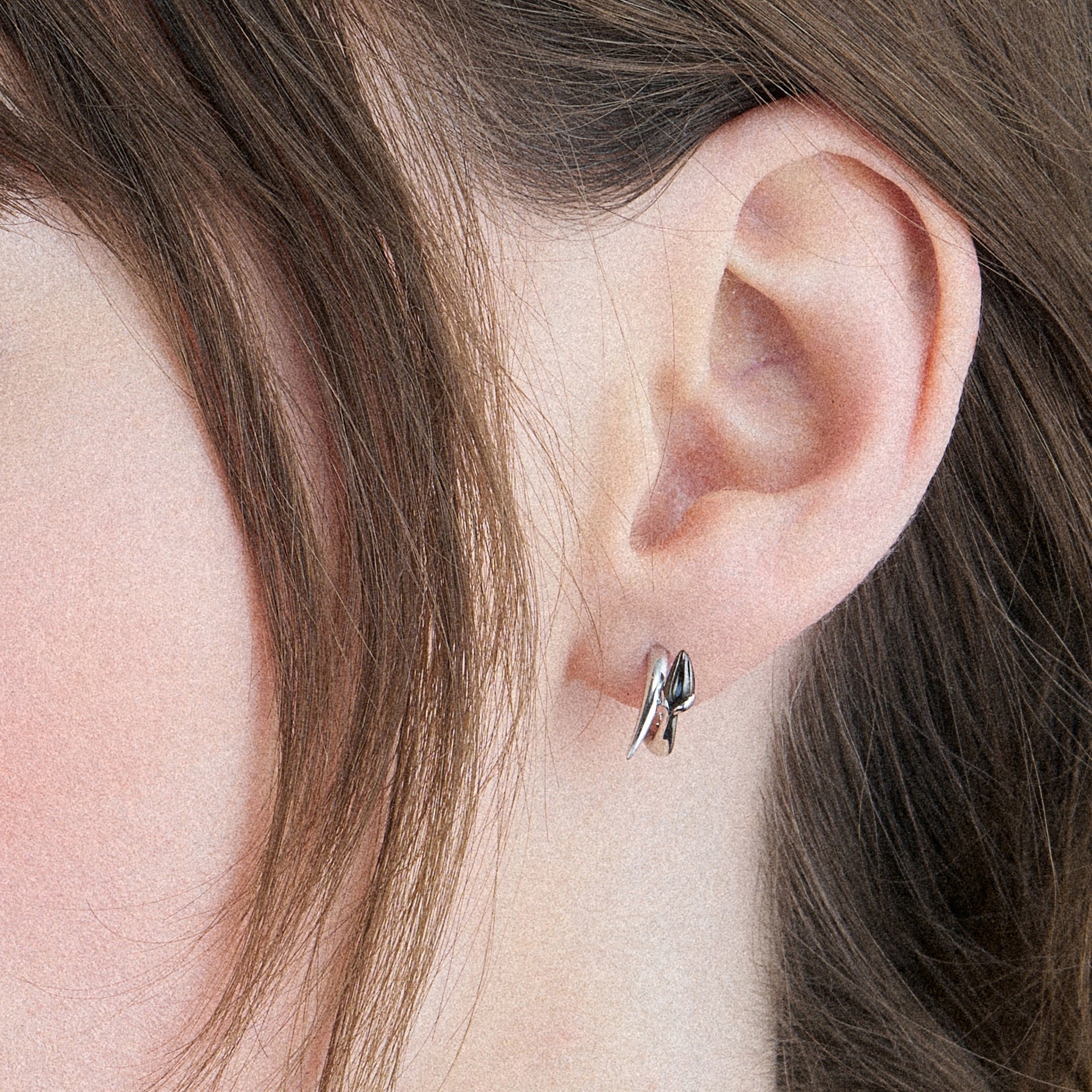 Iconic Silhouettes Black Orchid Bud Hoop earrings - Silver