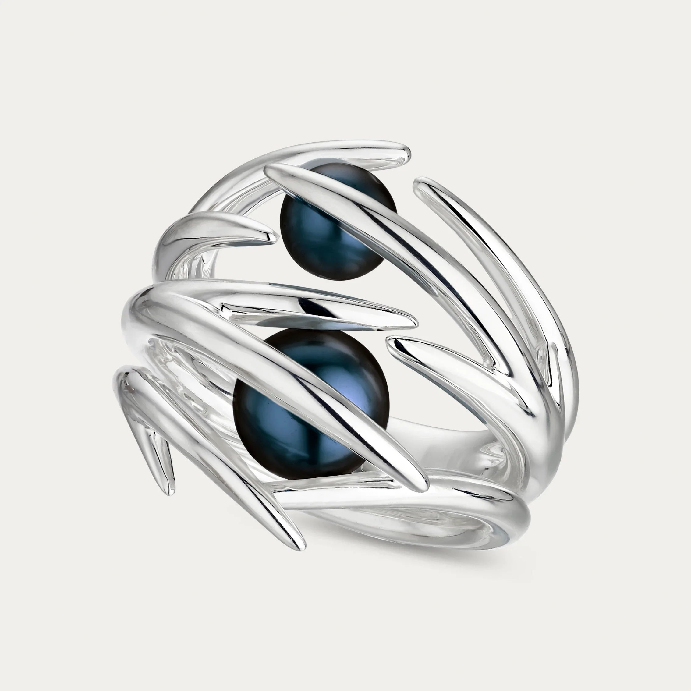 shaun-leane-london-hook-ring-black-pearl-silver