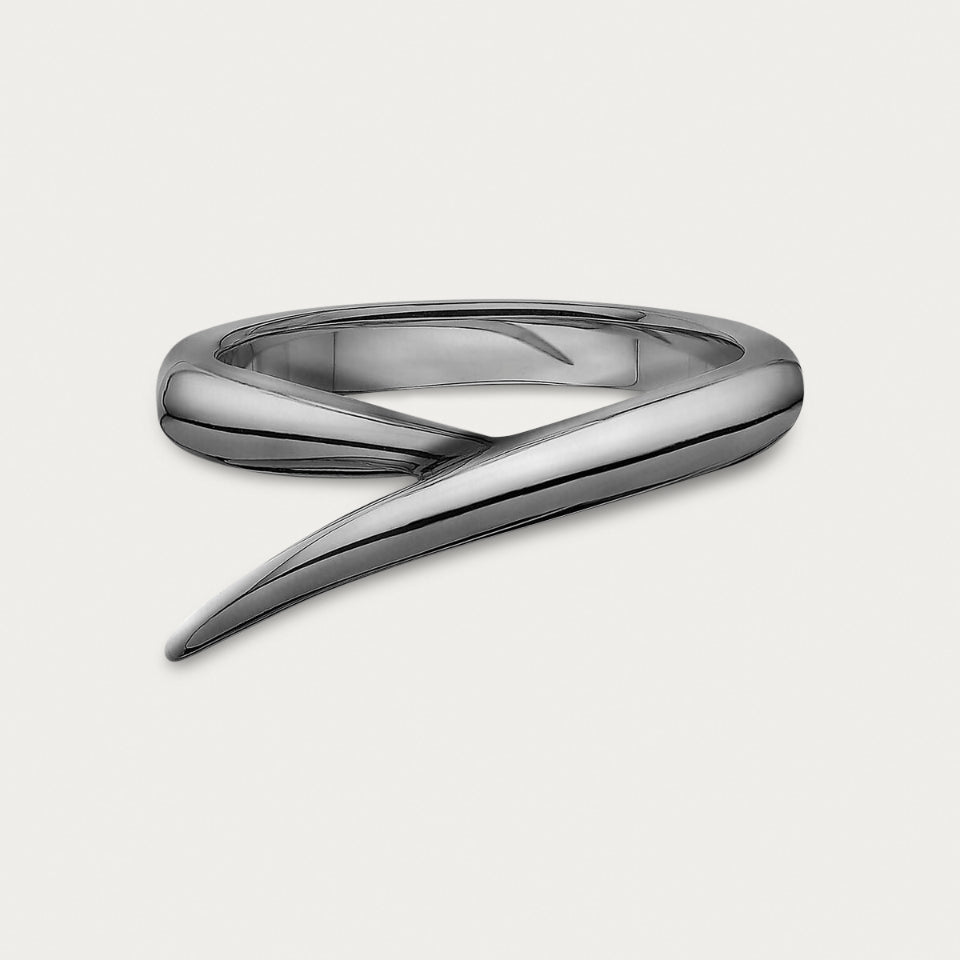 shaun-leane-london-interlocking-ring-black-rhodium