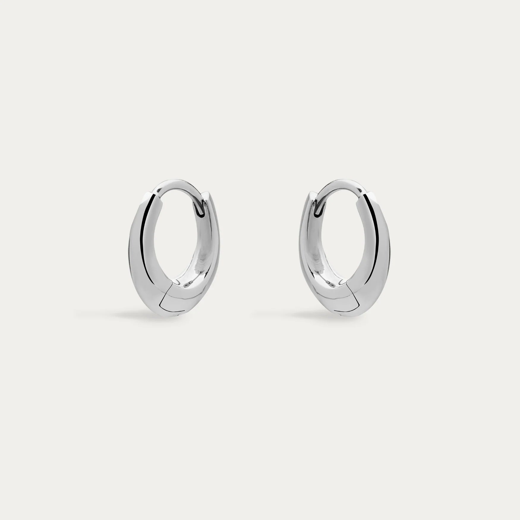 shaun-leane-london-sabre-mini-hoop-earrings-silver