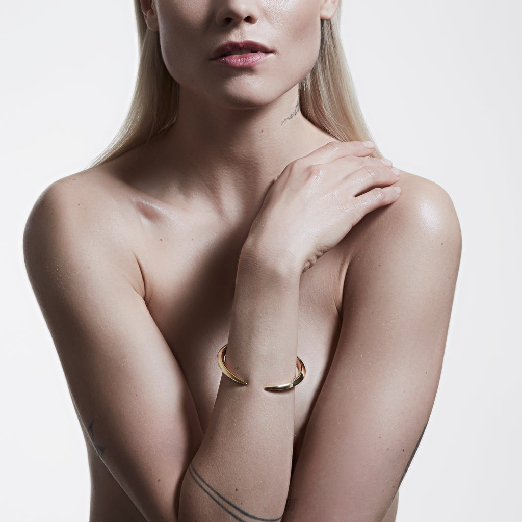 Sabre Fine Medium Bangle - 18ct Yellow Gold